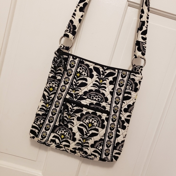 EC Vera Bradley Retired Pattern "Fanfare" Print Hipster, lightweight, preppy - Picture 2 of 10